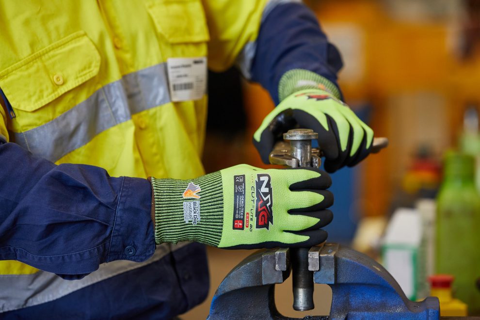 Safety Mate New Safety Regulations Gloves Standards
